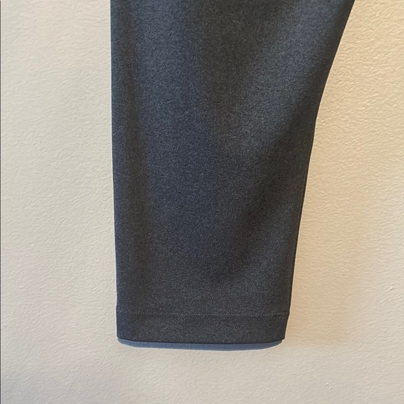 Reebok Gray and Red Leggings Athletic Fit - Picture 9 of 10